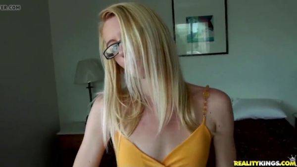 Watch this BBW babe with a huge ass take on a street meat mouthful in HD - sexu.com on poweredporn.com