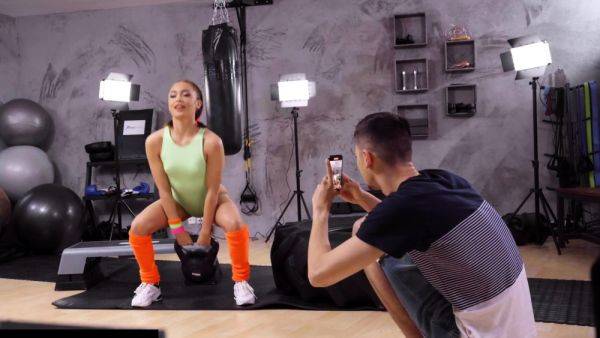 Fitness Rooms Influencer fucks and sucks big dick in gym - drtuber.com - Czech Republic on poweredporn.com