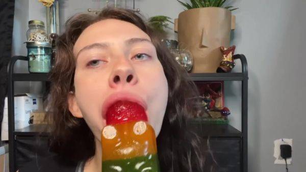 Suckasaurus Asmr Giant Gummy Worm Sucking ! - hclips.com on poweredporn.com