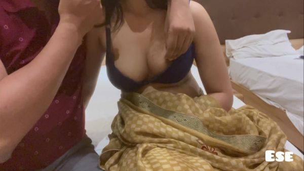 Apni Gf Ki Chudai Ki Uske Sasural Mein Shaadi Ke Baad - hclips.com - India on poweredporn.com