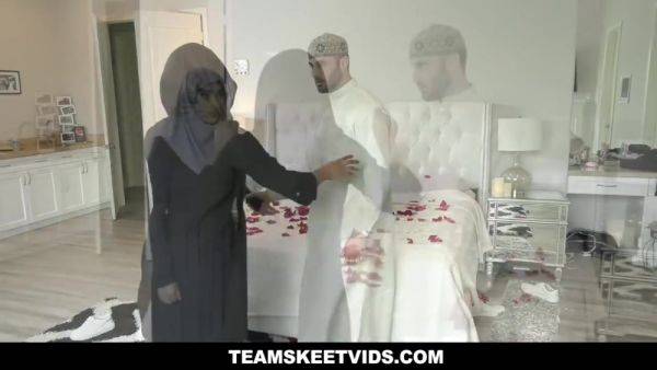 Muslim Mom Wants To Have Her Arab Dauther Pregnant - hotmovs.com on poweredporn.com