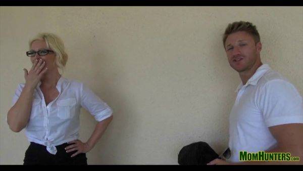 Check out Muffin, the sexy cougar mom, in HD action! - sexu.com on poweredporn.com