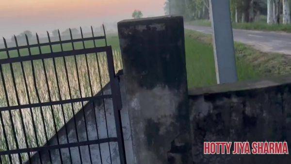 Jamindar Ke Bete Ne Bhabhi Ko Tabadtod Choda Jab Wo Khet Mein Pisaab Kar Rahi Thi - hotmovs.com - India on poweredporn.com