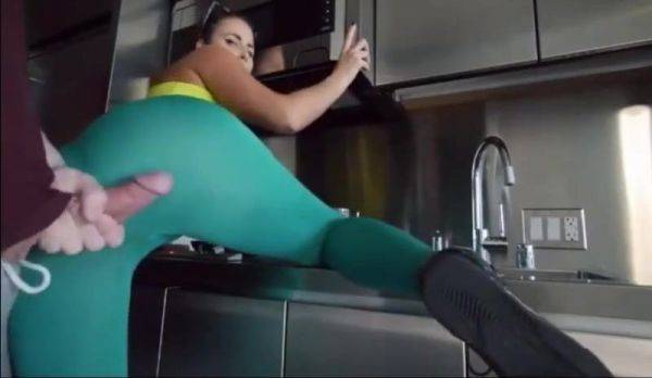 SoDamnTight's Cummy Leggings - xhand.com on poweredporn.com