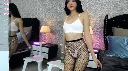 Amateur Webcam Teen Masturbates And Teases - drtuber.com on poweredporn.com