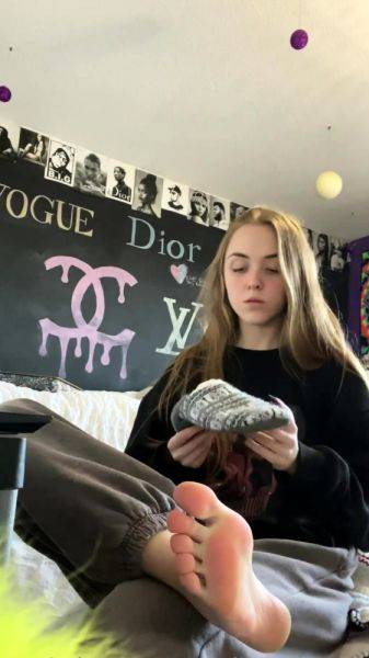 Amateur Webcam Chick Masturbates On Webcam More at - drtuber.com on poweredporn.com