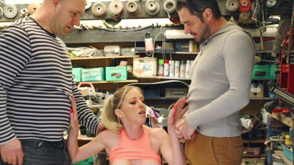 Un groupe de mecs bien montés la défonce au garage et au jardin - txxx.com - France on poweredporn.com