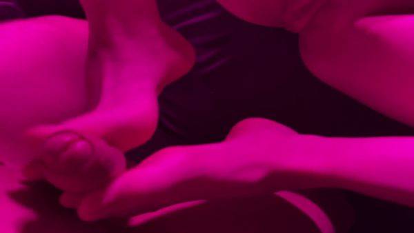 Drochit Mne Nogami, A Ya Ee Trahnul I V Rot I V Zhopu - hclips.com on poweredporn.com