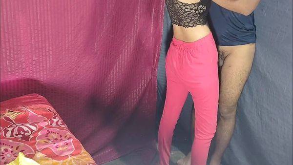 Ladies Tailor Ne Ki Gand Me Ungli Or Fir Hue Jamkar Chudai - hotmovs.com - India on poweredporn.com