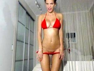 Busty brunette babe tease you with her big boobs - drtuber.com on poweredporn.com