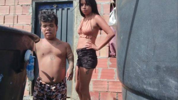 Tengo Y Cochino Con El Enano De Mi Hermanastro En Terraza De La Casa With Sexo Duro - hclips.com on poweredporn.com