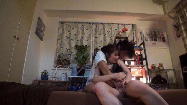 Japanese mommy getting her juicy asian pussy fingered - drtuber.com - Japan on poweredporn.com