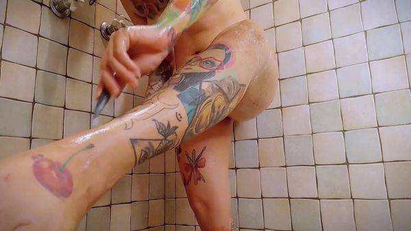 Giantess Let You Watch Her Shave Be Careful With The Water - hclips.com on poweredporn.com