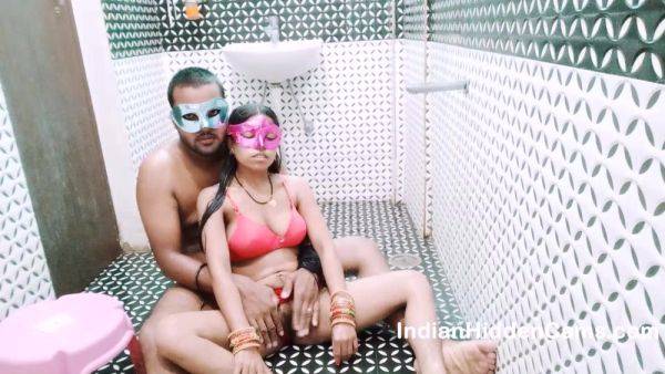 Married Indian Couple On Vacation Having Sex While Taking Shower In Desi Oyo Hotel - Hindi Audio - hclips.com - India on poweredporn.com