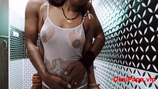 Hot Indian Bhabhi ki Zordaar Bathroom Mai Chudai In Hindi Audio - hclips.com - India on poweredporn.com