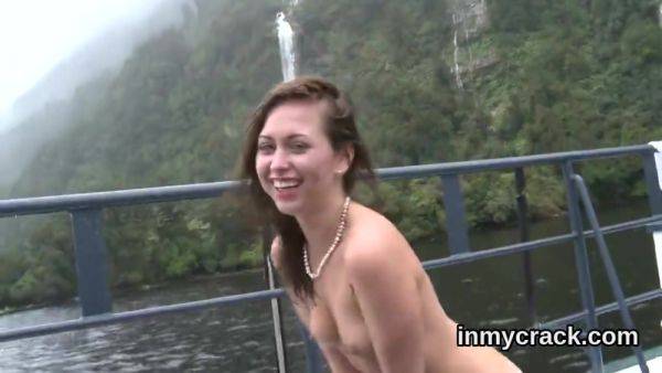 Flawless Peach Is Showcasing Her Spread Slim Slit In Cl - videomanysex.com on poweredporn.com