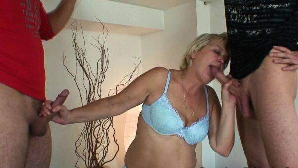 Blonde mature doggystyled in threesome - drtuber.com on poweredporn.com