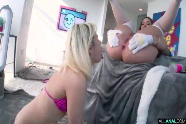 Naughty Teamwork With Gia And Penelope - hotmovs.com on poweredporn.com