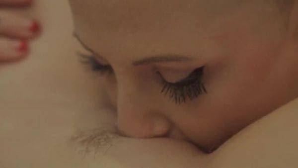 A Lesbian Couples Life - hotmovs.com on poweredporn.com