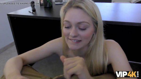 Alli Rae can't pay rent but sells her body for cash - sexu.com - Czech Republic on poweredporn.com