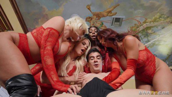 Jordi bangs four slutty damsels at the same time - xtits.com on poweredporn.com