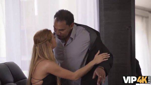 Chrissy Fox takes on a massive black cock in a steamy interracial sex session - sexu.com - Czech Republic on poweredporn.com