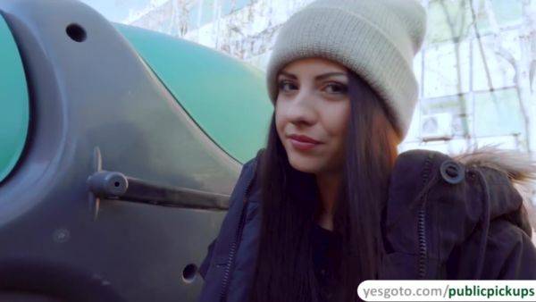 Rebecca Volpetti In Takes Up A Strangers Money For Public - hclips.com on poweredporn.com