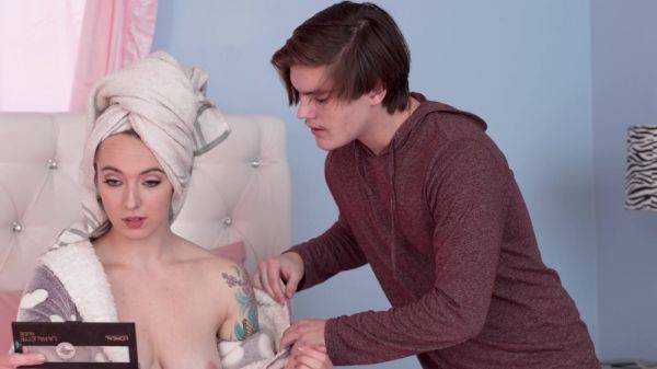 Young boyfriend fucks cam girl like a bull and comes in her mouth - xbabe.com on poweredporn.com