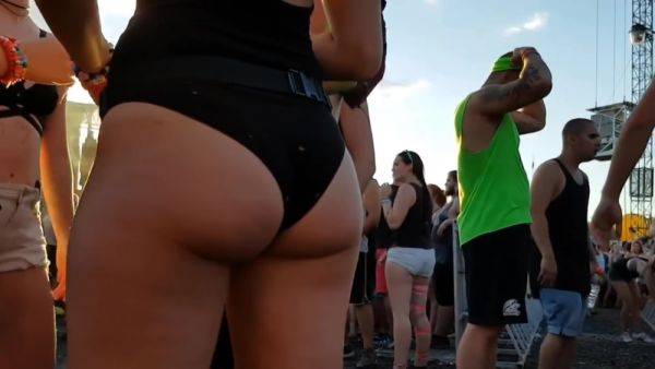 Sexy Blonde Great Ass - voyeurhit.com on poweredporn.com