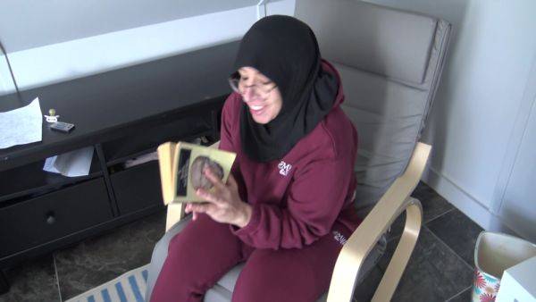 Huge Boobs In Egyptian Stepdaughter Clearly Didnt Make Her Bed But Invites Stepdad Anyway - desi-porntube.com - India - Egypt on poweredporn.com