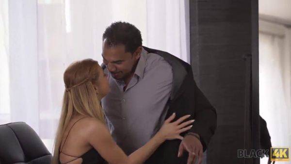 Chrissy Fox takes on a massive black cock in HD action - sexu.com - Czech Republic on poweredporn.com