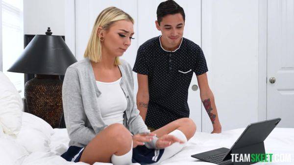 Insolent babes suck stepbrother's endless dick in fabulous home kinks - xbabe.com on poweredporn.com