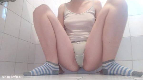 She Does Squats - Cant Hold Her Pee !! - hclips.com on poweredporn.com