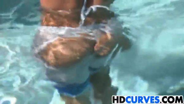 Violet Vasquez - Curvy Beauty Looks Fantastic - hotmovs.com on poweredporn.com