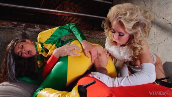 Aloud bitches work the same dick in out of this world FFM display - hellporno.com on poweredporn.com