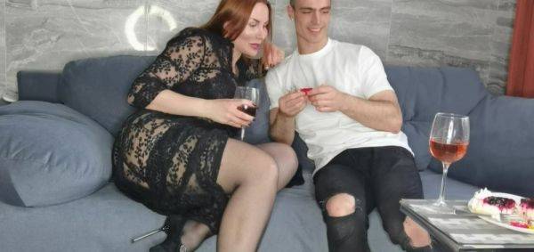 HORNY STEPMOTHER SEDUCES STEPSON WITH HER WET PUSSY - inxxx.com on poweredporn.com