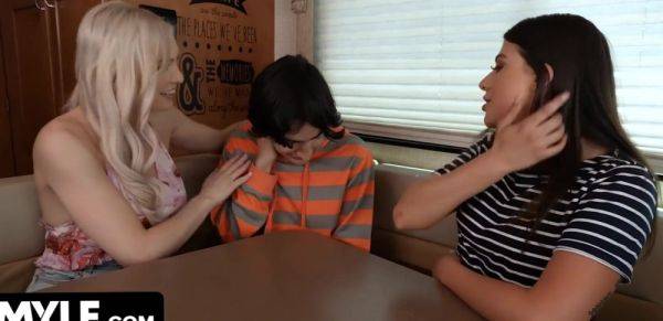 We’re the Taylors : On The Road feat. Kenzie Taylor & Gal Ritchie - MYLF - inxxx.com on poweredporn.com