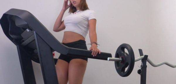 DOUBLE PENETRATION IN THE GYM, I work out and then I take two cocks - inxxx.com - Italy on poweredporn.com
