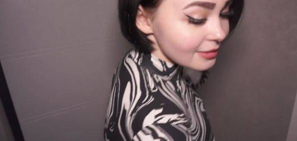 A hot brunette realtor helped get the discount. She Straddled my DICK - inxxx.com - Russia on poweredporn.com