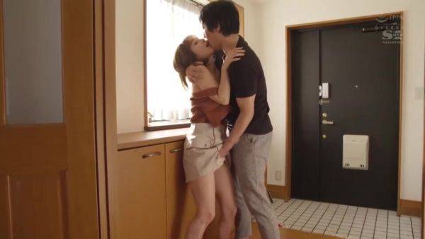 06900 Girlfriend's best friend - senzuri.tube on poweredporn.com