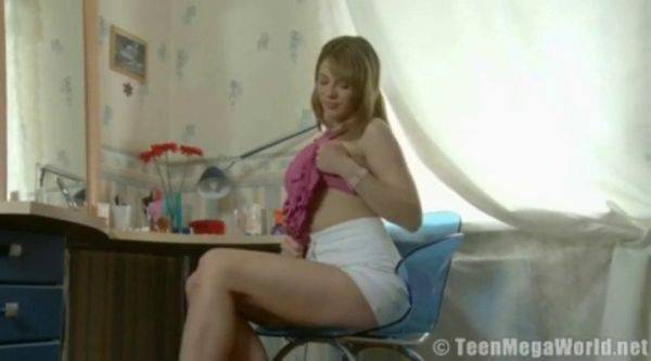 Watch Suzie's sexy solo play with her sex toy in this amateur video - sexu.com - Russia on poweredporn.com