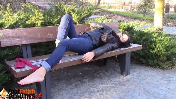 Barefoot brunette takes off nylons, shows feet in a park - txxx.com on poweredporn.com