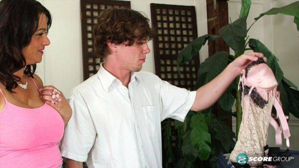 Betty Boobs: Former Stripper Now A Hot Mom - hotmovs.com on poweredporn.com