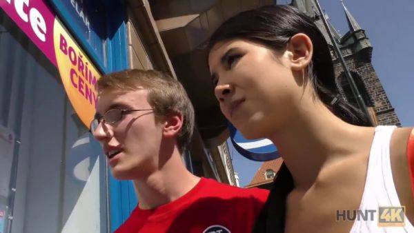 Watch this skinny Czech teen get cash for a trip to the beach while her BF watches in despair - sexu.com - Czech Republic on poweredporn.com