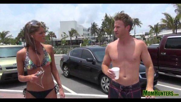 Levi Cash, the stepmom on wheels, gets naughty in HD - sexu.com on poweredporn.com