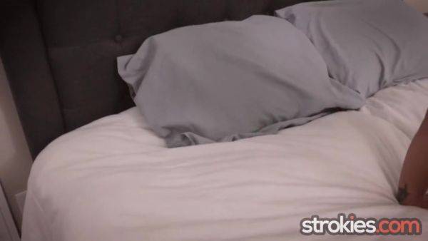 Strokies Jesse Pony Loves to Ride Grinding Handjob - hotmovs.com on poweredporn.com