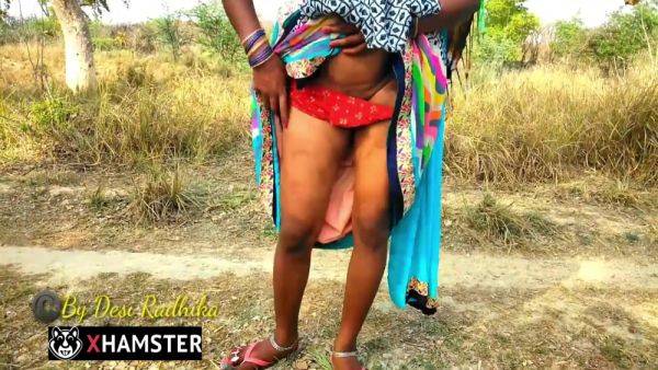 Indian Aunty Desi Outdoor Showing Big Tight Ass Pussy Hindi Audio - upornia.com - India on poweredporn.com