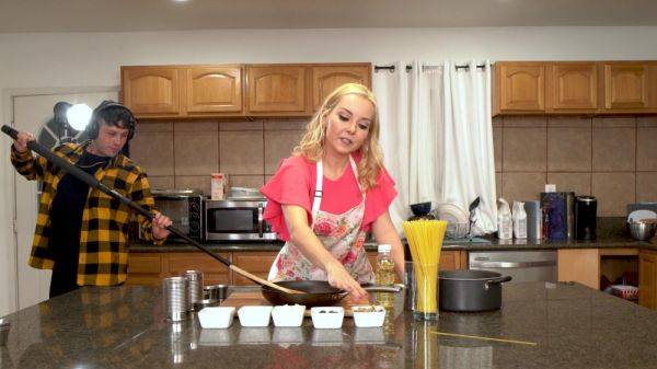 Energized MILF turns cooking show into genuine porno gems - xbabe.com on poweredporn.com