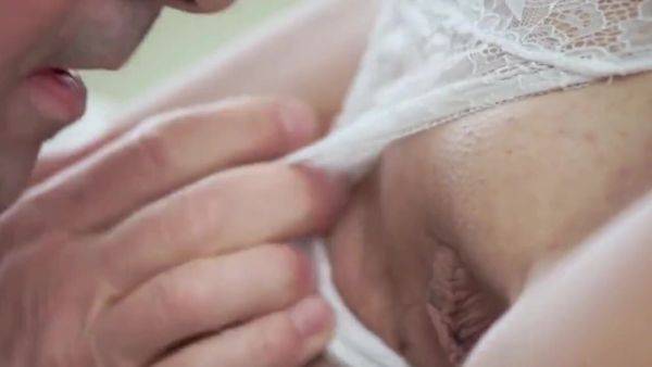 Cute babe pounded during her honeymoon - txxx.com on poweredporn.com