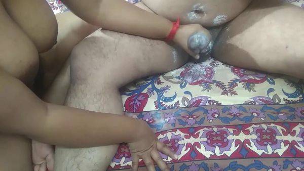 Big booty Indian amateur gets kinky with her big dicked lover in public - sexu.com - India on poweredporn.com